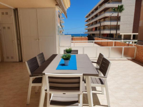 APARTAMENTO CON GRAN TERRAZA CON VISTAS AL MAR, SOLO A 50 M A LA PLAYA